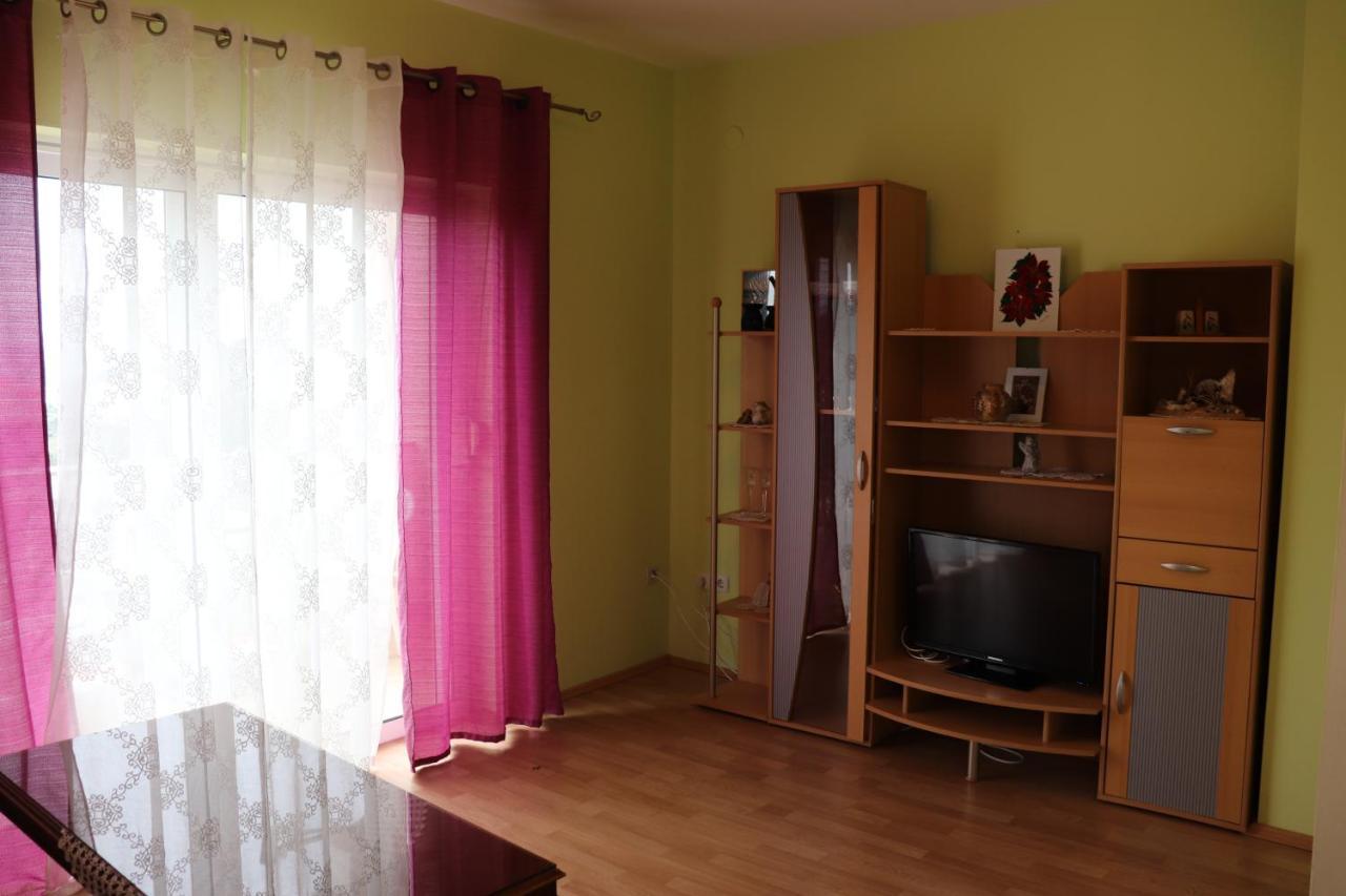 Apartments Vesna Banjol Bagian luar foto