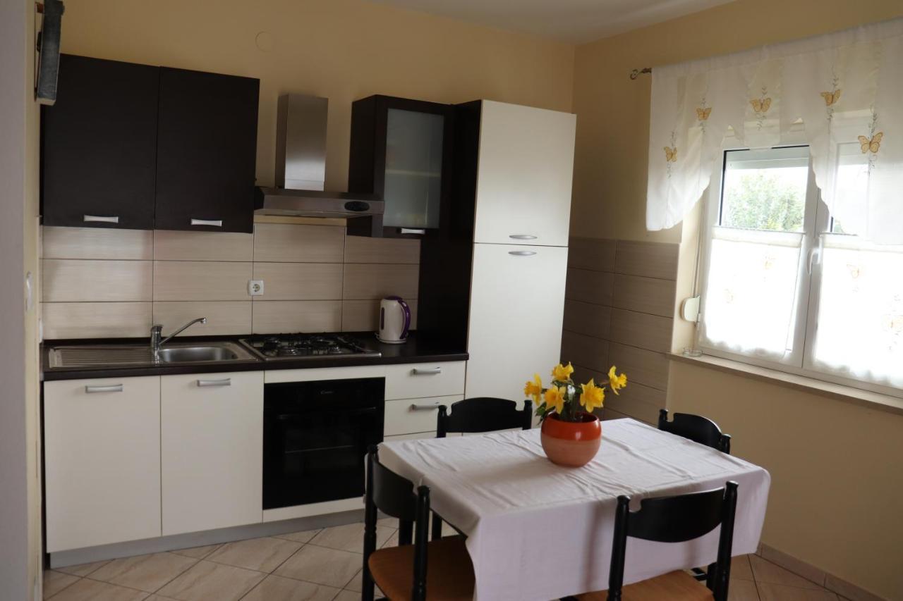 Apartments Vesna Banjol Bagian luar foto
