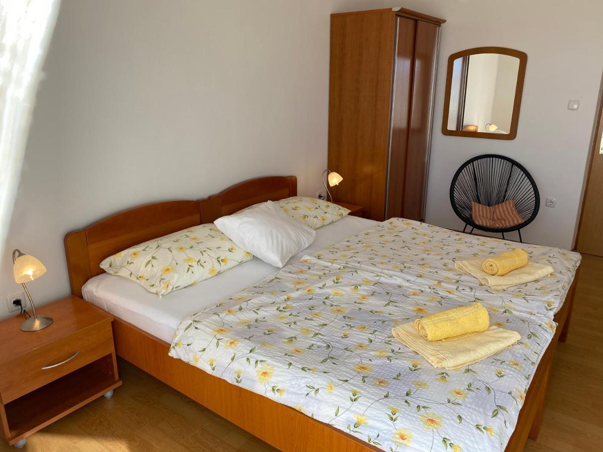 Apartments Vesna Banjol Bagian luar foto